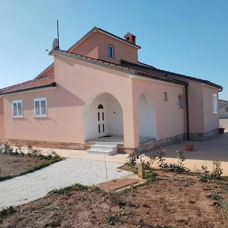 Сasa de vacaciones House Lakvere Pula