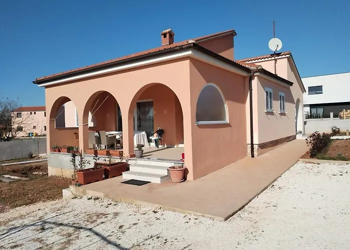 Сasa de vacaciones House Lakvere *