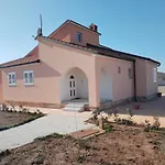House Lakvere بيت للعطل