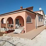 House Lakvere بيت للعطل *
