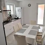 House Lakvere بيت للعطل *